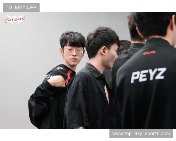 JDG对阵TES激战正酣 季后赛巅峰对决谁将最终笑傲电竞江湖