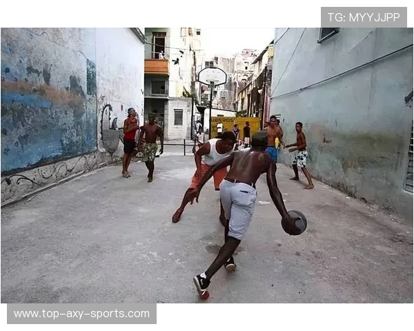 篮球的无限魅力：从街头到职业赛场的成长之路与精彩瞬间