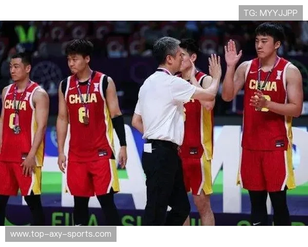 中国男篮力克强敌晋级亚洲杯四强 郭艾伦领衔全队展现出色团队配合